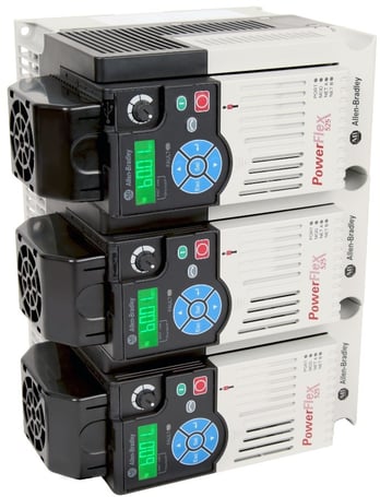 Variadores PowerFlex 525 con kit opcional de ventilación instalados horizontalmente